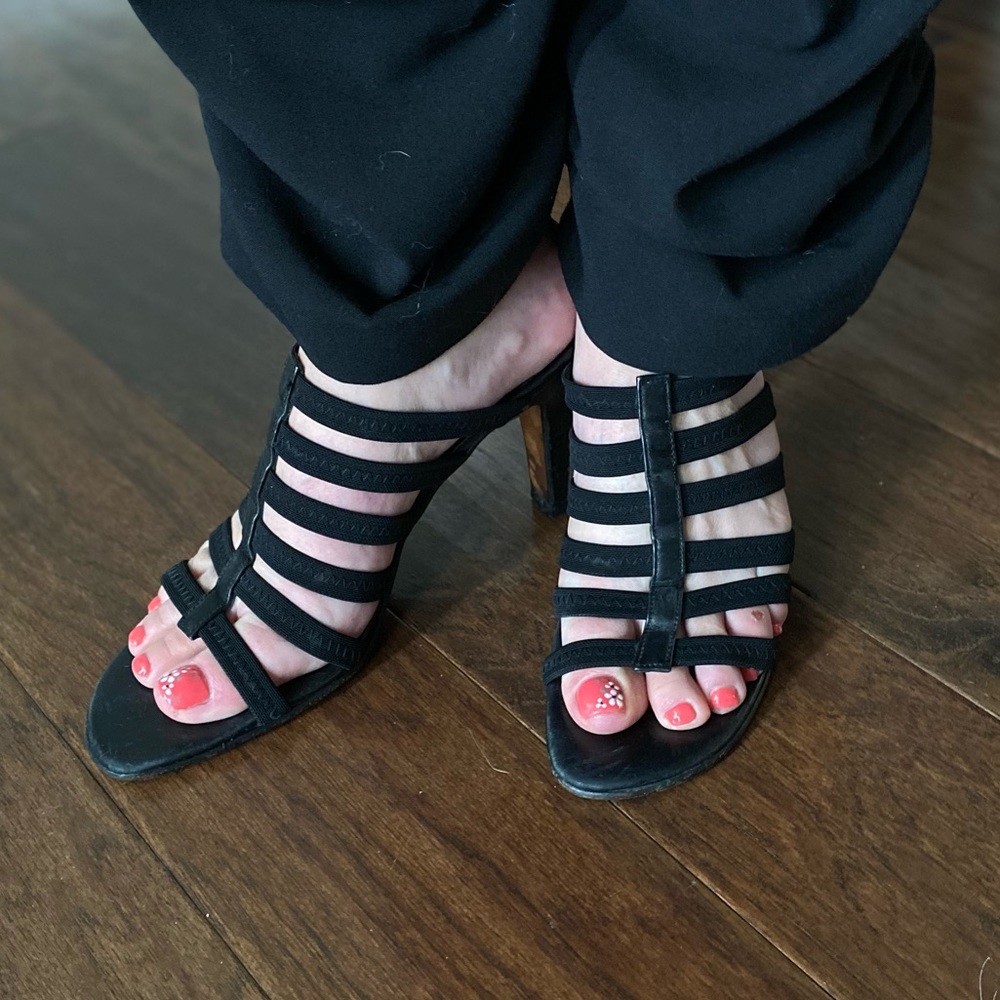 Donald J Pliner black strappy heels